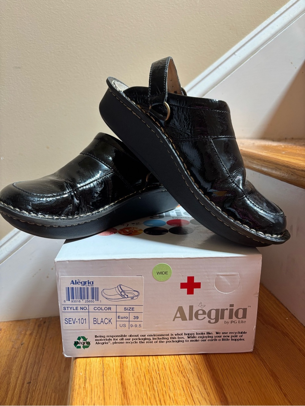 Alegria women’s Seville Black Patent Slip-On Clog with Back Strap Sz 39